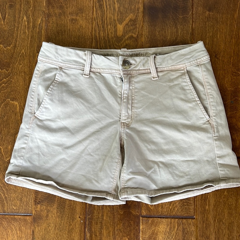 American Eagle MIDI khaki shorts size 8
